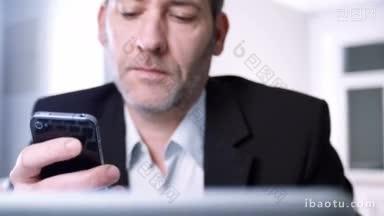 商人用他的智能手机iPhone追踪照片